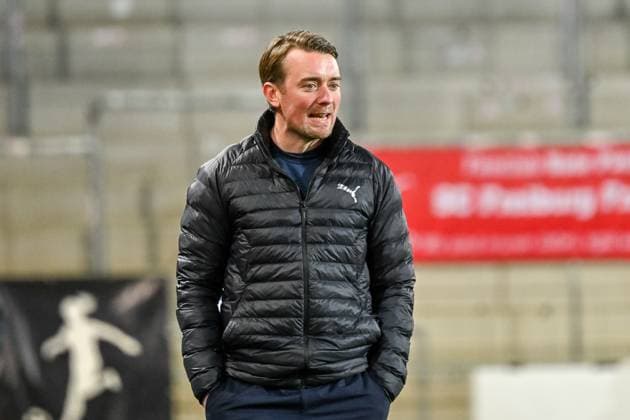 Jonas Stephan RB Leipzig, Head Coach with Mimic GER, SC Freiburg RB Leipzig, Womens Football, Google Pixel Womens Bundesliga, Matchday 8, Season 2025 2026, 03 11 2025 DFB REGULATIONS PROHIBIT ANY USE OF PHOTOGRAPHS AS IMAGE SEQUENCES AND OR QUASI VIDEO GER, SC Freiburg RB Leipzig, Womens Football, Google Pixel Womens Bundesliga, Matchday 8, Season 2025 2026, 03 11 2025 Freiburg Copyright: xEibner-Pressefoto ThomasxHessx EP_THS