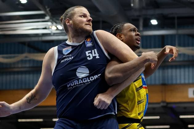 Keeshawn Kellman MHP Riesen Ludwigsburg, 32 is held by John Bryant SYNTAINICS MBC, 54, Syntainics MBC vs MHP Riesen Ludwigsburg, Basketball, easycredit Basketball Bundesliga, 6 Matchday, Season 2025 2026, 02 11 2025, Syntainics MBC vs MHP Riesen Ludwigsburg, Basketball, easycredit Basketball Bundesliga, 6 Matchday, Season 2025 2026, 02 11 2025 Weissenfels Copyright: xEibner-Pressefoto LauraxRoemerx EP_LRR