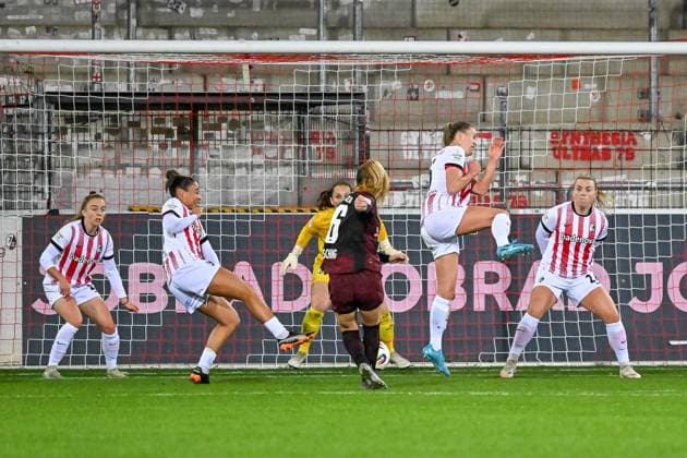 Scene for the goal to 0 3 by Annabel Schasching RB Leipzig, 16 GER, SC Freiburg RB Leipzig, Womens Football, Google Pixel Womens Bundesliga, Matchday 8, Season 2025 2026, 03 11 2025 DFB REGULATIONS PROHIBIT ANY USE OF PHOTOGRAPHS AS IMAGE SEQUENCES AND OR QUASI VIDEO GER, SC Freiburg RB Leipzig, Womens Football, Google Pixel Womens Bundesliga, Matchday 8, Season 2025 2026, 03 11 2025 Freiburg Copyright: xEibner-Pressefoto ThomasxHessx EP_THS