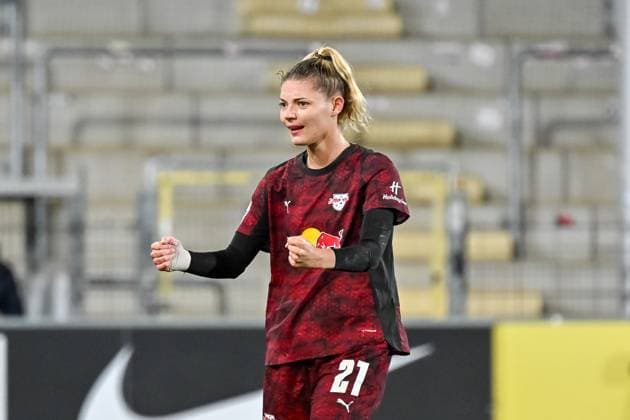 Julia Landenberger RB Leipzig, 21 is happy about the victory at the final whistle GER, SC Freiburg RB Leipzig, Women Football, Google Pixel Women Bundesliga, Matchday 8, Season 2025 2026, 03 11 2025 DFB REGULATIONS PROHIBIT ANY USE OF PHOTOGRAPHS AS IMAGE SEQUENCES AND OR QUASI VIDEO GER, SC Freiburg RB Leipzig, Women Football, Google Pixel Women Bundesliga, Matchday 8, Season 2025 2026, 03 11 2025 Freiburg Copyright: xEibner-Pressefoto ThomasxHessx EP_THS