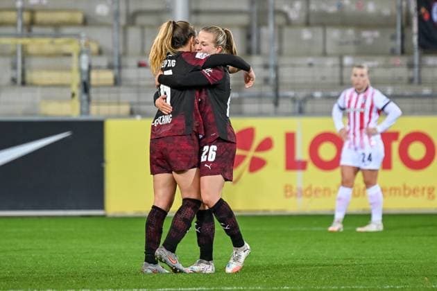 Annabel Schasching RB Leipzig, 16 , Luca Graf RB Leipzig, 26 hug each other after the match GER, SC Freiburg RB Leipzig, Women Football, Google Pixel Women Bundesliga, Matchday 8, Season 2025 2026, 03 11 2025 DFB REGULATIONS PROHIBIT ANY USE OF PHOTOGRAPHS AS IMAGE SEQUENCES AND OR QUASI VIDEO GER, SC Freiburg RB Leipzig, Women Football, Google Pixel Women Bundesliga, Matchday 8, Season 2025 2026, 03 11 2025 Freiburg Copyright: xEibner-Pressefoto ThomasxHessx EP_THS
