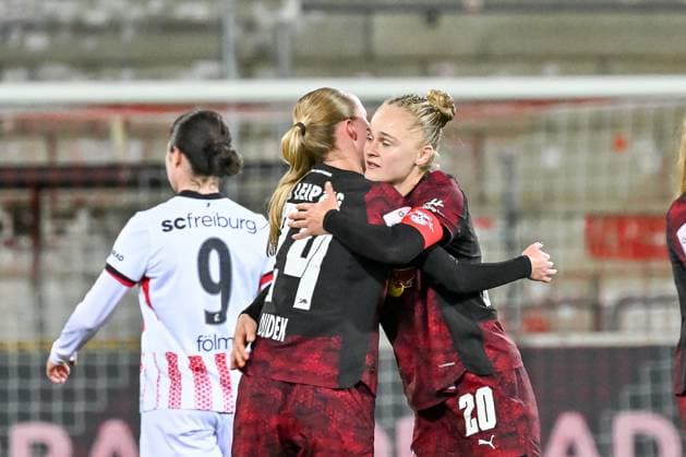 Cheering joy and emotions after the end of the game at RB Leipzig with Marleen Schimmer RB Leipzig, 14 , Victoria Krug RB Leipzig, 20 GER, SC Freiburg RB Leipzig, Womens Football, Google Pixel Womens Bundesliga, Matchday 8, Season 2025 2026, 03 11 2025 DFB REGULATES PROHIBIT ANY USE OF PHOTOGRAPHS AS IMAGE SEQUENCES AND OR QUASI VIDEO GER, SC Freiburg RB Leipzig, Womens football, Google Pixel Womens Bundesliga, Matchday 8, Season 2025 2026, 03 11 2025 Freiburg Copyright: xEibner-Pressefoto ThomasxHessx EP_THS