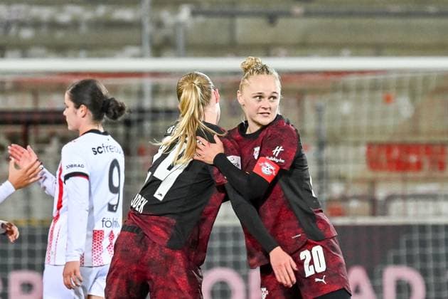 Cheering joy and emotions after the end of the game at RB Leipzig with Marleen Schimmer RB Leipzig, 14 , Victoria Krug RB Leipzig, 20 GER, SC Freiburg RB Leipzig, Womens Football, Google Pixel Womens Bundesliga, Matchday 8, Season 2025 2026, 03 11 2025 DFB REGULATES PROHIBIT ANY USE OF PHOTOGRAPHS AS IMAGE SEQUENCES AND OR QUASI VIDEO GER, SC Freiburg RB Leipzig, Womens football, Google Pixel Womens Bundesliga, Matchday 8, Season 2025 2026, 03 11 2025 Freiburg Copyright: xEibner-Pressefoto ThomasxHessx EP_THS