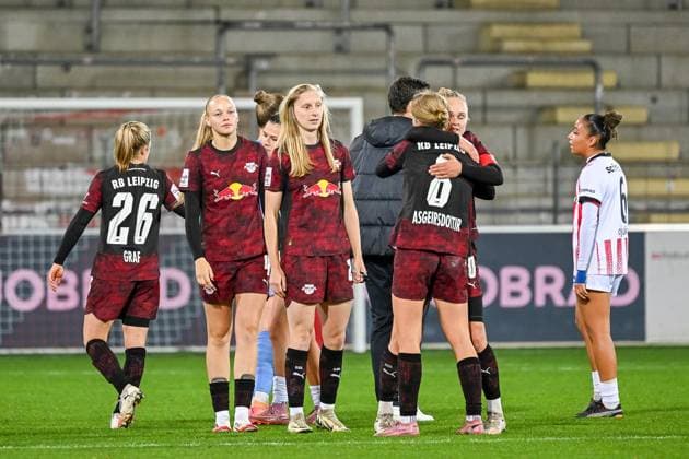 Cheers of joy and emotions after the end of the match at RB Leipzig GER, SC Freiburg RB Leipzig, Womens Football, Google Pixel Womens Bundesliga, Matchday 8, Season 2025 2026, 03 11 2025 DFB REGULATIONS PROHIBIT ANY USE OF PHOTOGRAPHS AS IMAGE SEQUENCES AND OR QUASI VIDEO GER, SC Freiburg RB Leipzig, Womens Football, Google Pixel Womens Bundesliga, Matchday 8, Season 2025 2026, 03 11 2025 Freiburg Copyright: xEibner-Pressefoto ThomasxHessx EP_THS