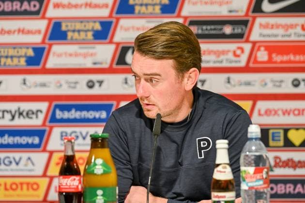 Jonas Stephan RB Leipzig, Head Coach at the Press Conference GER, SC Freiburg RB Leipzig, Womens Football, Google Pixel Womens Bundesliga, Matchday 8, Season 2025 2026, 03 11 2025 DFB REGULATIONS PROHIBIT ANY USE OF PHOTOGRAPHS AS IMAGE SEQUENCES AND OR QUASI VIDEO GER, SC Freiburg RB Leipzig, Womens Football, Google Pixel Womens Bundesliga, Matchday 8, Season 2025 2026, 03 11 2025 Freiburg Copyright: xEibner-Pressefoto ThomasxHessx EP_THS