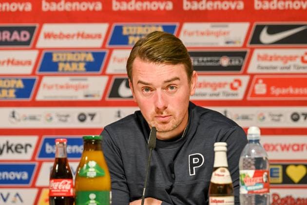 Jonas Stephan RB Leipzig, Head Coach at the Press Conference GER, SC Freiburg RB Leipzig, Womens Football, Google Pixel Womens Bundesliga, Matchday 8, Season 2025 2026, 03 11 2025 DFB REGULATIONS PROHIBIT ANY USE OF PHOTOGRAPHS AS IMAGE SEQUENCES AND OR QUASI VIDEO GER, SC Freiburg RB Leipzig, Womens Football, Google Pixel Womens Bundesliga, Matchday 8, Season 2025 2026, 03 11 2025 Freiburg Copyright: xEibner-Pressefoto ThomasxHessx EP_THS