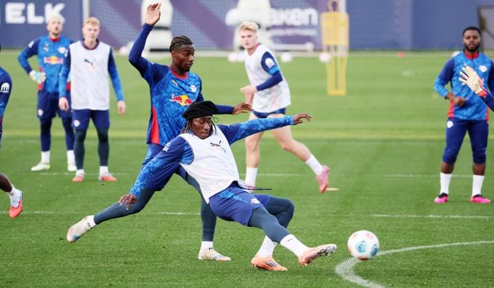Leipzig, 04 11 2025, Red Bull Training Center at Cottaweg, Academy, Football, Rasenballsport Leipzig, Training RB Leipzig, In the picture from left Ezechiel Banzuzi 6, RB Leipzig , Yan Diomande 49, RB Leipzig ,