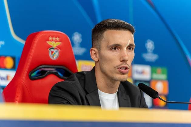 Alejandro Grimaldo Bayer Leverkusen, 20 , Mediaday, Interview, Press conference, POR, Benfica Lisbon vs Bayer 04 Leverkusen, Football, UEFA Champions League, Matchday 4, Media day, 2025 2026 season, 04 11 2025, POR, Benfica Lisbon vs Bayer 04 Leverkusen, Football, UEFA Champions League, Matchday 4, Media day, 2025 2026 season, 04 11 2025, Lisbon Copyright: xEibner-Pressefoto EdwardxCheungx EP_ECG