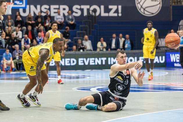 GER, European North Basketball League, ENBL, 2025 2026, Syntainics MBC Valmiera Glass VIA 05 11 2025, Stadthalle, Weißenfels, GER, European North Basketball League, ENBL, 2025 2026, Syntainics MBC Valmiera Glass VIA Artis Ate Valmiera Glass VIA, 9 , Charles Callison Syntainics MBC, 23 Â Photo Alexander Trienitz Weißenfels Stadthalle Sachsen Anhalt Germany