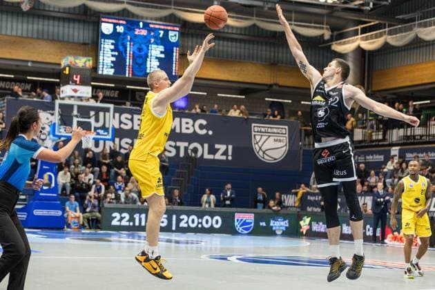 GER, European North Basketball League, ENBL, 2025 2026, Syntainics MBC Valmiera Glass VIA 05 11 2025, Stadthalle, Weißenfels, GER, European North Basketball League, ENBL, 2025 2026, Syntainics MBC Valmiera Glass VIA Collin Welp Syntainics MBC, 40 , Verners Kohs Valmiera Glass VIA, 12 Â Photo Alexander Trienitz Weißenfels Stadthalle Sachsen Anhalt Germany