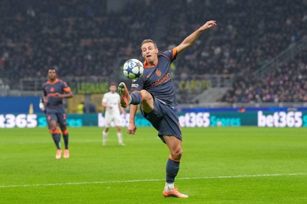Davide Frattesi FC Inter Milan, F C Internazionale Milano, 16 on the ball , Italy, Football, UEFA Champions League, Matchday 4, League Phase, 2025 2026, Inter Milan vs FC Kairat Almaty, 05 11 2025, Giuseppe Meazza Stadium, San Siro, Milan, Italy Milan Giuseppe Meazza Stadium, San Sir Lombardy Italy Copyright: xArnexAmbergx