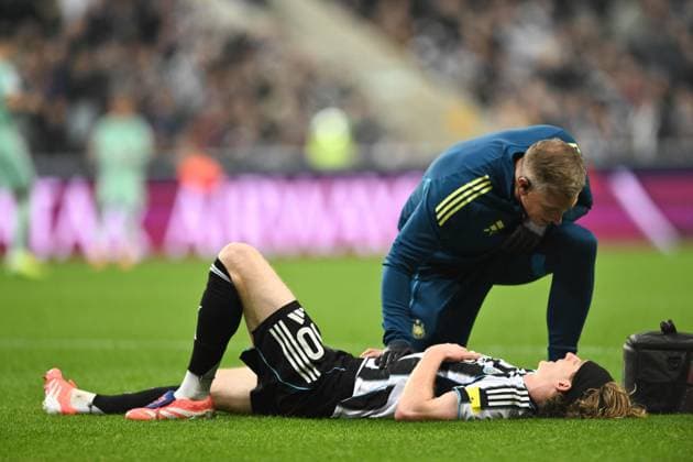 Anthony Gordon of Newcastle United goes down with an injury Newcastle United v Athletic Bilbao, UEFA Champions League, Group Stage, Football, St James Park, Newcastle, UK - 05 Nov 2025Newcastle St James Park United Kingdom EDITORIAL USE ONLY No use with unauthorised audio, video, data, fixture lists, club league logos or live services. Online in-match use limited to 120 images, no video emulation. No use in betting, games or single club league player publications. Copyright: xRichardxLee Shutterstockx 15642192aq