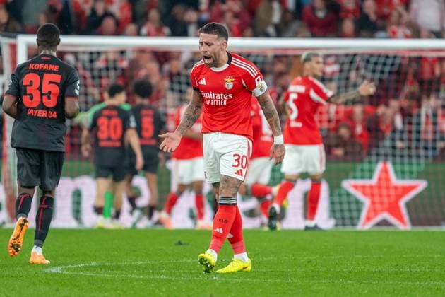 Nicolas Otamendi Benfica Lisbon, 30 is annoyed about a missed goal chance of his team, POR, Benfica Lisbon vs Bayer 04 Leverkusen, Football, UEFA Champions League, Matchday 4, 2025 2026 season, 05 11 2025, POR, Benfica Lisbon vs Bayer 04 Leverkusen, Football, UEFA Champions League, Matchday 4, 2025 2026 season, 05 11 2025, Lisbon Copyright: xEibner-Pressefoto EdwardxCheungx EP_ECG