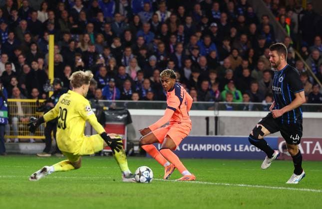 Brugge, Belgium, 5th November 2025. Lamine Yamal of Barcelona scores to make it .2-2 during the Club Brugge vs FC Barcelona, Barca UEFA Champions League match at Jan Breydel Stadium, Brugge. Picture credit should read: Paul Terry Sportimage EDITORIAL USE ONLY. No use with unauthorised audio, video, data, fixture lists, club league logos or live services. Online in-match use limited to 120 images, no video emulation. No use in betting, games or single club league player publications. SPI_024_PT_Brugge_Barcelona SPI-4266-0024