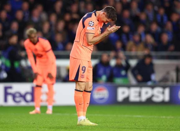 Brugge, Belgium, 5th November 2025. Robert Lewandowski of Barcelona shows his frustration after missing a shot on goal during the Club Brugge vs FC Barcelona, Barca UEFA Champions League match at Jan Breydel Stadium, Brugge. Picture credit should read: Paul Terry Sportimage EDITORIAL USE ONLY. No use with unauthorised audio, video, data, fixture lists, club league logos or live services. Online in-match use limited to 120 images, no video emulation. No use in betting, games or single club league player publications. SPI_028_PT_Brugge_Barcelona SPI-4266-0028