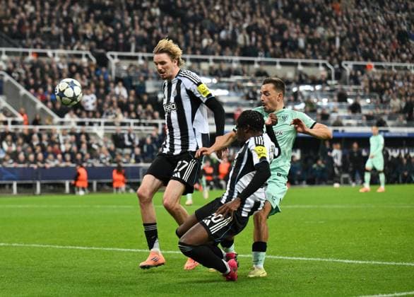 Anthony Elanga of Newcastle United puts a shot over the goal Newcastle United v Athletic Bilbao, UEFA Champions League, Group Stage, Football, St James Park, Newcastle, UK - 05 Nov 2025Newcastle St James Park United Kingdom EDITORIAL USE ONLY No use with unauthorised audio, video, data, fixture lists, club league logos or live services. Online in-match use limited to 120 images, no video emulation. No use in betting, games or single club league player publications. Copyright: xRichardxLee Shutterstockx 15642192bm