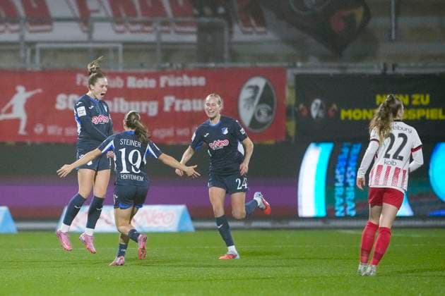 from left goal scorer Valesca Ampoorter TSG, 18 , Marie Steiner TSG, 19 , Feli Delacauw TSG, 24 , players of TSG 1899 Hoffenheim, cheer about the goal to 1 0, jubilation, goal celebration, celebrate the goal, goal, celebration, cheers about the goal, rejoicing, joy, rejoices, optimistic, positive, game scene, highlight, action, 06 11 2025, Sinsheim Hoffenheim Germany , Soccer, Google Pixel Women Bundesliga, TSG 1899 Hoffenheim SC Freiburg, DFB DFL REGULATIONS PROHIBIT ANY USE OF PHOTOGRAPHS AS IMAGE SEQUENCES AND OR QUASI VIDEO xozx