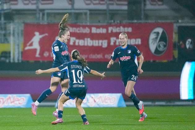 from left goal scorer Valesca Ampoorter TSG, 18 , Marie Steiner TSG, 19 , Feli Delacauw TSG, 24 , players of TSG 1899 Hoffenheim, cheer about the goal to 1 0, jubilation, goal celebration, celebrate the goal, goal, celebration, cheers about the goal, rejoicing, joy, rejoices, optimistic, positive, game scene, highlight, action, 06 11 2025, Sinsheim Hoffenheim Germany , Soccer, Google Pixel Women Bundesliga, TSG 1899 Hoffenheim SC Freiburg, DFB DFL REGULATIONS PROHIBIT ANY USE OF PHOTOGRAPHS AS IMAGE SEQUENCES AND OR QUASI VIDEO xozx