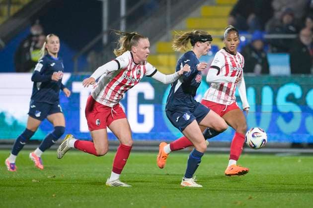 v li Luca Birkholz Freiburg, 23 , Wielle Douma Wianda Ellen Geertruida Douma, TSG, 13 , Aurelie Csillag Freiburg, 17 , duel, duel, tackle, tackling, dynamics, action, action, 06 11 2025, Sinsheim Hoffenheim Germany , Soccer, Google Pixel Women Bundesliga, TSG 1899 Hoffenheim SC Freiburg, DFB DFL REGULATIONS PROHIBIT ANY USE OF PHOTOGRAPHS AS IMAGE SEQUENCES AND OR QUASI VIDEO xozx