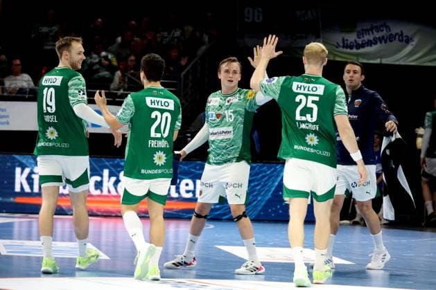 DEU, DHB Pokal, Fuechse Berlin vs Eisenach, 06 11 2025, Max Schmeling Halle, Berlin, DEU, DHB Pokal, Fuechse Berlin vs Eisenach, in the picture Fuechse player circle, Mathias Gidsel Fuechse Berlin 19 , Tim Freihoefer Fuechse Berlin 20 , Tobias Grondahl Fuechse Berlin 15 , Matthes Langhoff Fuechse Berlin 25 nordphotoxGmbHx xEngler nph00076