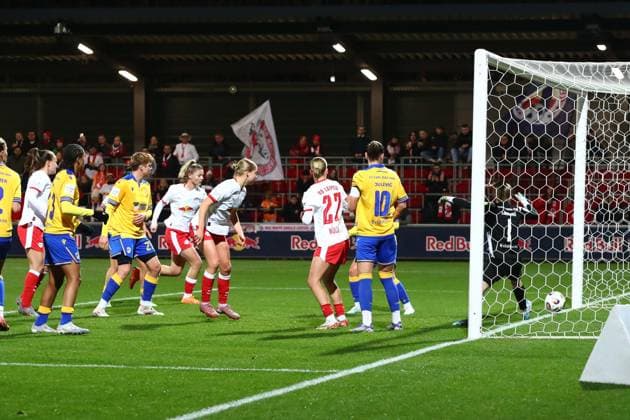 RB Leipzig Jena 1 Bundesliga Women Leipzig, Training Center at Cottaweg, 06 11 2025, Football, Women, Season 2025 2026, Women Bundesliga, Matchday 9 , RB Leipzig FC Carl Zeiss Jena , In the picture Goal for RB Leipzig , Emilia Ãsgeirsdottir 8, Leipzig ftifft to 1 0