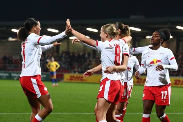 RB Leipzig Jena 1 Bundesliga Women Leipzig, Training Center at Cottaweg, 06 11 2025, Football, Women, Season 2025 2026, Women Bundesliga, Matchday 9 , RB Leipzig FC Carl Zeiss Jena , In the picture Goal for RB Leipzig ,Goal celebration after the 1 0