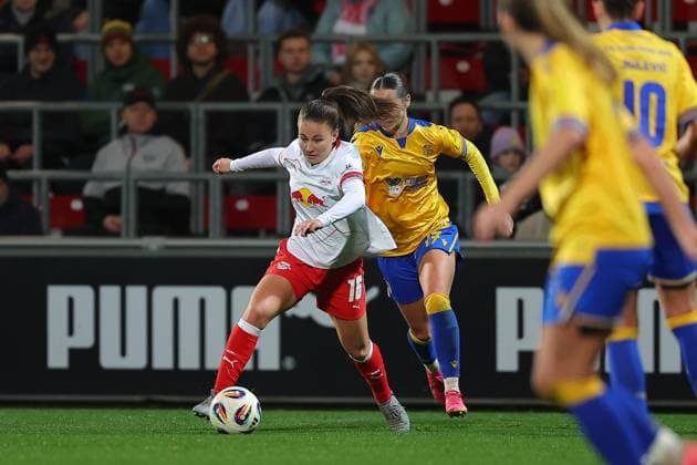 RB Leipzig Jena 1 Bundesliga Women Leipzig, Training Center at Cottaweg, 06 11 2025, Football, Women, Season 2025 2026, Women Bundesliga, 9 Matchday , RB Leipzig FC Carl Zeiss Jena , In the picture from l Lisa Baum 11, Leipzig and Rieke Tietz 17, Jena ,