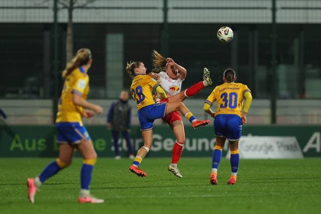RB Leipzig Jena 1 Bundesliga Women Leipzig, Training Center at Cottaweg, 06 11 2025, Football, Women, Season 2025 2026, Women Bundesliga, 9 Matchday , RB Leipzig FC Carl Zeiss Jena , In the picture from l Emiliy Reske 28, Jena and Lou Ann Joly 6, RB Leipzig 1 ,