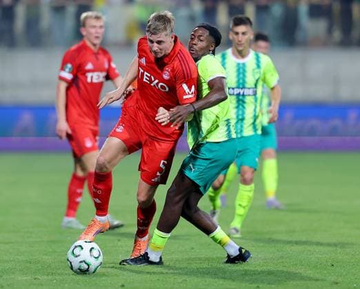 Mats Knoester of Aberdeen (centre) in action AEK Larnaca v Aberdeen, UEFA Conference League, Group Stage, Football, AEK Arena, Larnaca, Cyprus - 06 Nov 2025Larnaca AEK Arena Cyprus EDITORIAL USE ONLY No use with unauthorised audio, video, data, fixture lists, club league logos or live services. Online in-match use limited to 120 images, no video emulation. No use in betting, games or single club league player publications. Copyright: xCharaxSavvides Shutterstockx 15642241co