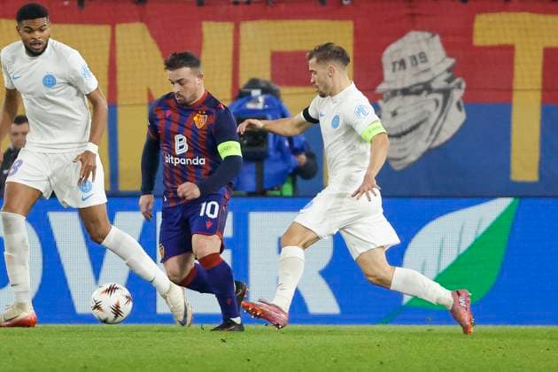 Xherdan Shaqiri FC Basel, 10 and Darius Olaru FCSB Bucharest, 27 in duel , Switzerland, Soccer, UEFA Europa League, Matchday 4, 2025 2026, FC Basel vs FCSB Bucharest, 06 11 2025, Sankt Jakob Park, Basel, Switzerland Basel Sankt Jakob Park Canton Basel City Switzerland Copyright: xGrantxHubbsx