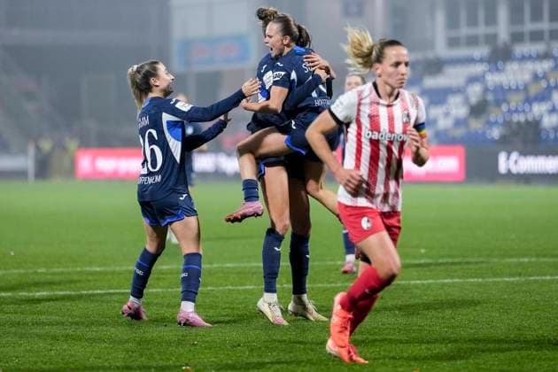 from left Janna Grimm TSG, 26 , Franziska Harsch TSG, 17 , goal scorer Marie Steiner TSG, 19 , players of TSG 1899 Hoffenheim, cheer about the goal to 2 1, jubilation, goal celebration, celebrate the goal, goal, celebration, cheers about the goal, rejoicing, joy, rejoices, optimistic, positive, game scene, highlight, action, 06 11 2025, Sinsheim Hoffenheim Germany , Soccer, Google Pixel Women Bundesliga, TSG 1899 Hoffenheim SC Freiburg, DFB DFL REGULATIONS PROHIBIT ANY USE OF PHOTOGRAPHS AS IMAGE SEQUENCES AND OR QUASI VIDEO xozx