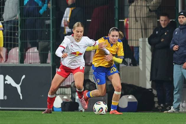 RB Leipzig Jena 1 Bundesliga Women Leipzig, Training Center at Cottaweg, 06 11 2025, Football, Women, Season 2025 2026, Women Bundesliga, Matchday 9 , RB Leipzig FC Carl Zeiss Jena , Pictured from left Emilia Ãsgeirsdottir 8, Leipzig and Emiliy Reske 28, Jena ,