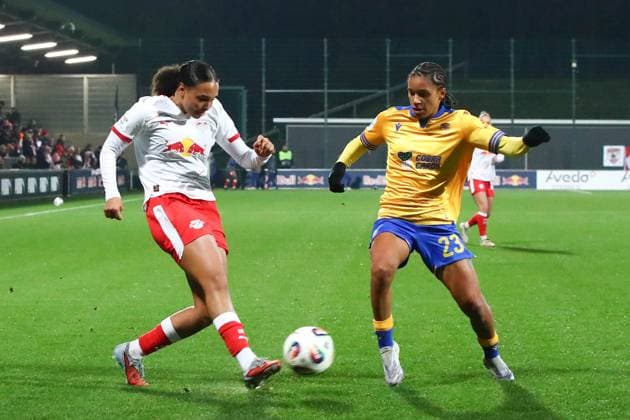 RB Leipzig Jena 1 Bundesliga Women Leipzig, Training Center at Cottaweg, 06 11 2025, Football, Women, Season 2025 2026, Women Bundesliga, 9 Matchday , RB Leipzig FC Carl Zeiss Jena , In the picture from l Lisa Baum 11, Leipzig and Josephine Bonsu 23, Jena 1 ,