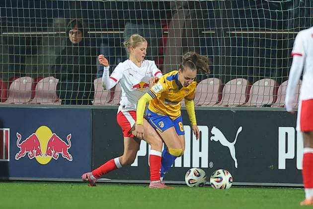 RB Leipzig Jena 1 Bundesliga Women Leipzig, Training Center at Cottaweg, 06 11 2025, Football, Women, Season 2025 2026, Women Bundesliga, Matchday 9 , RB Leipzig FC Carl Zeiss Jena , Pictured from left Emilia Ãsgeirsdottir 8, Leipzig and Felicia Sträßer Streasser 8, Jena 1 ,