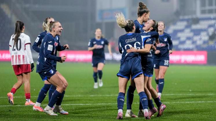 from left Laura Gloning TSG, 20 , Vanessa Diehm TSG, 6 , Janna Grimm TSG, 26 , Franziska Harsch TSG, 17 , goal scorer Marie Steiner TSG, 19 , players of TSG 1899 Hoffenheim, cheer about the goal to 2 1, jubilation, goal celebration, celebrate the goal, goal, celebration, cheers about the goal, rejoice, joy, happy, optimistic, positive, match scene, highlight, action, 06 11 2025, Sinsheim Hoffenheim Germany , football, Google Pixel Women Bundesliga, TSG 1899 Hoffenheim SC Freiburg, DFB DFL REGULATIONS PROHIBIT ANY USE OF PHOTOGRAPHS AS IMAGE SEQUENCES AND OR QUASI VIDEO xozx