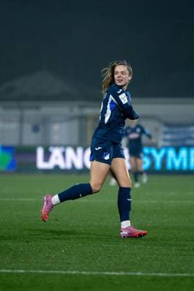 Valesca Ampoorter TSG Hoffenheim, 18 celebrates the goal for 1 0, GER, TSG 1899 Hoffenheim vs SC Freiburg, Football Google Pixel Frauen Bundesliga, 9 Spieltag, Saison 2025 2026, 06 11 2025 DFB regulations prohibit any use of photographs as image sequences and or quasi video GER, TSG 1899 Hoffenheim vs SC Freiburg, Football Google Pixel Frauen Bundesliga, 9 Spieltag, Saison 2025 2026, 06 11 2025 Hoffenheim Copyright: xEibner-Pressefoto Memmlerx EP_MMR