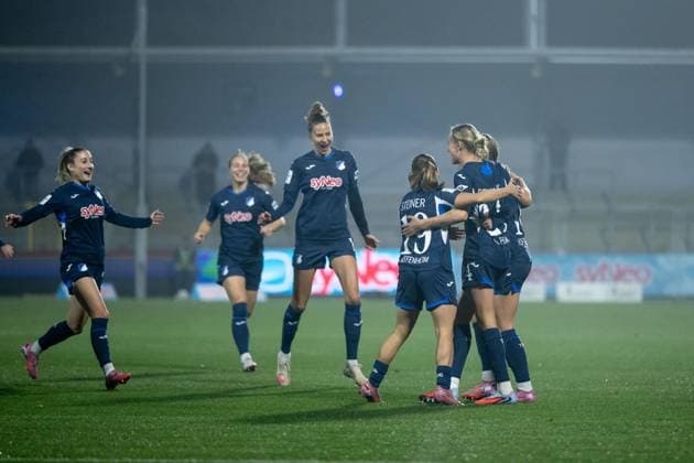 Valesca Ampoorter TSG Hoffenheim, 18 , Feli Delacauw TSG Hoffenheim, 24 , Marie Steiner TSG Hoffenheim, 19 , Franziska Harsch TSG Hoffenheim, 17 , Jamilla Rankin TSG Hoffenheim, 05 , Janna Grimm TSG Hoffenheim, 26 celebrate the goal for 1 0, GER, TSG 1899 Hoffenheim vs SC Freiburg, Football Google Pixel Frauen Bundesliga, 9 Spieltag, Saison 2025 2026, 06 11 2025 DFB regulations prohibit any use of photographs as image sequences and or quasi video GER, TSG 1899 Hoffenheim vs SC Freiburg, Football Google Pixel Frauen Bundesliga, 9 Spieltag, Saison 2025 2026, 06 11 2025 Hoffenheim Copyright: xEibner-Pressefoto Memmlerx EP_MMR