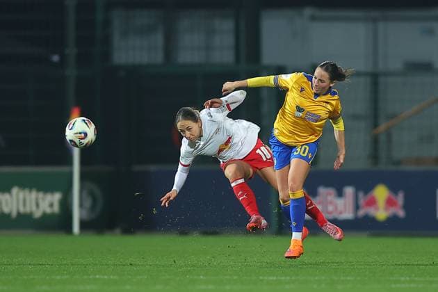 RB Leipzig Jena 1 Bundesliga Women Leipzig, Training center at Cottaweg, 06 11 2025, Football, Women, Season 2025 2026, Women Bundesliga, 9 Matchday , RB Leipzig FC Carl Zeiss Jena , In the picture from l Gina Chmielinski 10, Leipzig and Elena Mühlemann Muehlemann 30, Jena ,