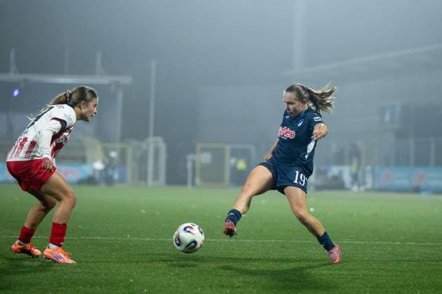 Marie Steiner TSG Hoffenheim, 19 in duel, GER, TSG 1899 Hoffenheim vs SC Freiburg, Football Google Pixel Frauen Bundesliga, 9 Spieltag, Saison 2025 2026, 06 11 2025 DFB regulations prohibit any use of photographs as image sequences and or quasi video GER, TSG 1899 Hoffenheim vs SC Freiburg, Football Google Pixel Frauen Bundesliga, 9 Spieltag, Saison 2025 2026, 06 11 2025 Hoffenheim Copyright: xEibner-Pressefoto Memmlerx EP_MMR