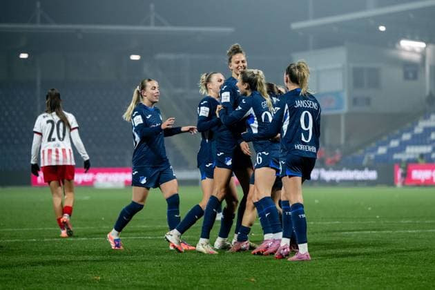 Marie Steiner TSG Hoffenheim, 19 , Franziska Harsch TSG Hoffenheim, 17 , Janna Grimm TSG Hoffenheim, 26 , Vanessa Diehm TSG Hoffenheim, 06 , Laura Gloning TSG Hoffenheim, 20 celebrate the goal for 2 1, GER, TSG 1899 Hoffenheim vs SC Freiburg, Football Google Pixel Women Bundesliga, 9 Spieltag, Saison 2025 2026, 06 11 2025 DFB regulations prohibit any use of photographs as image sequences and or quasi video GER, TSG 1899 Hoffenheim vs SC Freiburg, Fußball Google Pixel Frauen Bundesliga, 9 Spieltag, Saison 2025 2026, 06 11 2025 Hoffenheim Copyright: xEibner-Pressefoto Memmlerx EP_MMR