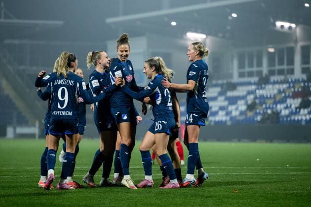 Marie Steiner TSG Hoffenheim, 19 , Franziska Harsch TSG Hoffenheim, 17 , Janna Grimm TSG Hoffenheim, 26 , Vanessa Diehm TSG Hoffenheim, 06 , Feli Delacauw TSG Hoffenheim, 24 , Jill Janssens TSG Hoffenheim, 09 celebrate the goal for 2 1, GER, TSG 1899 Hoffenheim vs SC Freiburg, Football Google Pixel Frauen Bundesliga, 9 Spieltag, Saison 2025 2026, 06 11 2025 DFB regulations prohibit any use of photographs as image sequences and or quasi video GER, TSG 1899 Hoffenheim vs SC Freiburg, Football Google Pixel Frauen Bundesliga, 9 Spieltag, Saison 2025 2026, 06 11 2025 Hoffenheim Copyright: xEibner-Pressefoto Memmlerx EP_MMR
