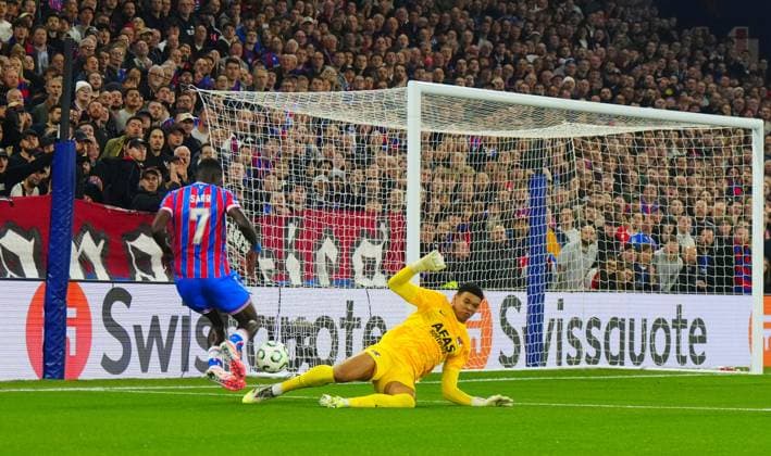 AZ Alkmaar goalkeeper Rome-Jayden Owusu-Oduro concedes a penalty Crystal Palace v AZ Alkmaar, UEFA Conference League, Group Stage, Football, Selhurst Park, London, UK - 06 Nov 2025London Selhurst Park United Kingdom EDITORIAL USE ONLY No use with unauthorised audio, video, data, fixture lists, club league logos or live services. Online in-match use limited to 120 images, no video emulation. No use in betting, games or single club league player publications. Copyright: xJavierxGarcia Shutterstockx 15642281s