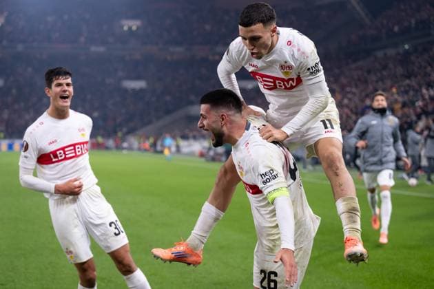Goal for 2 0 by Deniz Undav VfB Stuttgart 26 , cheers, goal celebration, celebrates his goal with Bilal El Khannouss VfB Stuttgart, 11 GER, VfB Stuttgart vs Feyenoord Rotterdam, Football, UEFA Europa League, Men, Matchday 4, 2025 2026 season, 06 11 2025, GER, VfB Stuttgart vs Feyenoord Rotterdam, Football, UEFA Europa League, Men, Matchday 4, 2025 2026 season, 06 11 2025 Stuttgart Copyright: xEibner-Pressefoto WolfgangxFrankx EP_WFK