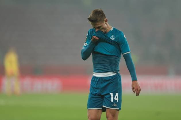 06 11 2025, Football UEFA Conference League, 1 FSV Mainz 05 AC Florenz, v l , Hans Nicolussi Caviglia ACF Fiorentina enttaeuscht, enttaeuscht Blickend, dissapointed, traurig, frustiert, frust, gefrustet DFL DFB REGULATIONS PROHIBIT ANY USE OF PHOTOGRAPHS AS IMAGE SEQUENCES AND OR QUASI VIDEO xdcx Copyright: HMBxMedia Claus