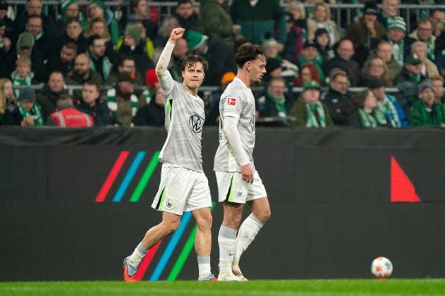 Goal for 0 1 Mattias Svanberg VfL Wolfsburg, 32 cheers, Aaron Zehnter VfL Wolfsburg, 25 , GER, SV Werder Bremen vs VfL Wolfsburg, Football, Bundesliga, Matchday 10, Season 2025 2026, 07 11 2025 DFL REGULATES PROHIBIT ANY USE OF PHOTOGRAPHS AS IMAGE SEQUENCES AND OR QUASI VIDEO GER, SV Werder Bremen vs VfL Wolfsburg, Football, Bundesliga, Matchday 10, Season 2025 2026, 07 11 2025 Bremen Copyright: xEibner-Pressefoto MaxxVincenx EP_MVN