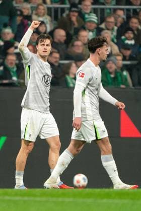 Goal for 0 1 Mattias Svanberg VfL Wolfsburg, 32 cheers, Aaron Zehnter VfL Wolfsburg, 25 , GER, SV Werder Bremen vs VfL Wolfsburg, Football, Bundesliga, Matchday 10, Season 2025 2026, 07 11 2025 DFL REGULATES PROHIBIT ANY USE OF PHOTOGRAPHS AS IMAGE SEQUENCES AND OR QUASI VIDEO GER, SV Werder Bremen vs VfL Wolfsburg, Football, Bundesliga, Matchday 10, Season 2025 2026, 07 11 2025 Bremen Copyright: xEibner-Pressefoto MaxxVincenx EP_MVN