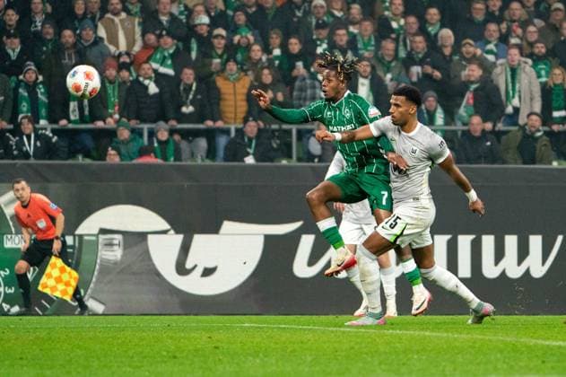 Goal to 2 1 Samuel Mbangula SV Werder Bremen, 07 Goal shot, GER, SV Werder Bremen vs VfL Wolfsburg, Football, Bundesliga, Matchday 10, Season 2025 2026, 07 11 2025 DFL REGULATIONS PROHIBIT ANY USE OF PHOTOGRAPHS AS IMAGE SEQUENCES AND OR QUASI VIDEO GER, SV Werder Bremen vs VfL Wolfsburg, Football, Bundesliga, Matchday 10, Season 2025 2026, 07 11 2025 Bremen Copyright: xEibner-Pressefoto MaxxVincenx EP_MVN