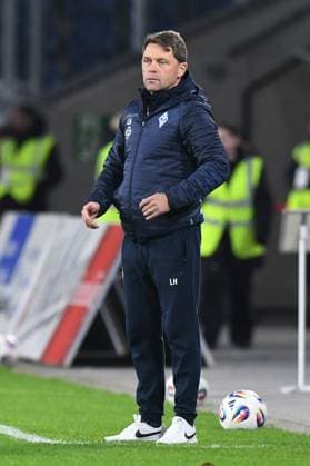 Coach Luca Holtz SV Waldhof Mannheim GER, MSV Duisburg vs SV Waldhof Mannheim 07, Football, 3 Liga, Matchday 14, Season 2025 2026, 07 11 2025 DFL DFB REGULATIONS PROHIBIT ANY USE OF PHOTOGRAPHS AS IMAGE SEQUENCES AND OR QUASI VIDEO GER, MSV Duisburg vs SV Waldhof Mannheim 07, Football, 3 Liga, Matchday 14, Season 2025 2026, 07 11 2025 Duisburg Copyright: xEibner-Pressefoto ThomasxThienelx EP_TTL
