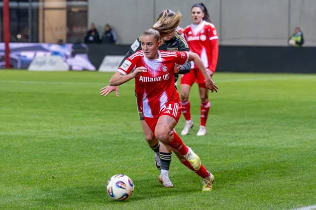 Georgia Stanway FC Bayern Muenchen Frauen, 31 GER, FC Bayern Muenchen Frauen vs 1 FC Union Berlin, Football, Google Pixel Frauen Bundesliga, 10 Spieltag, Saison 2025 2026, 07 11 2025 DFL DFB REGULATIONS PROHIBIT ANY USE OF PHOTOGRAPHS as IMAGE SEQUENCES and or QUASI VIDEO GER, FC Bayern Muenchen Frauen vs 1 FC Union Berlin, Football, Google Pixel Frauen Bundesliga, 10 Spieltag, Saison 2025 2026, 07 11 2025 Muenchen Copyright: xEibner-Pressefoto HeikexFeinerx EP_HFR