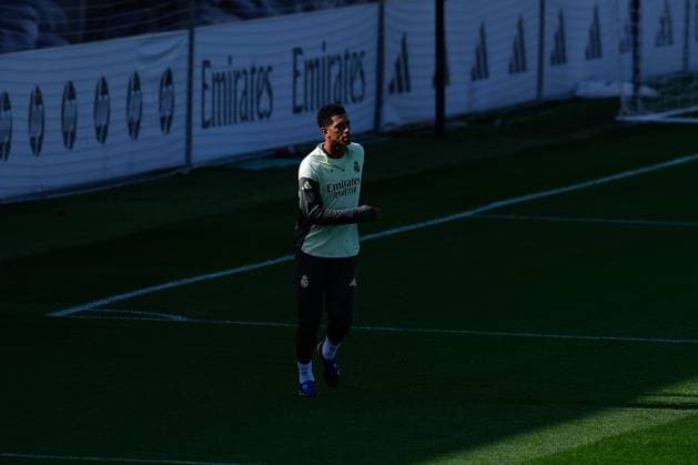 November 8, 2025, Valdebebas, Madrid, Spain: Jude Bellingham during the Real Madrid training session ahead their upcoming Spanish League, LaLiga EA Sports, football match against Rayo Vallecano at Ciudad Deportiva Real Madrid on November 8, 2025, in Valdebebas, Madrid, Spain. Valdebebas Spain - ZUMAa181 20251108_zaa_a181_001 Copyright: xDennisxAgyemanx